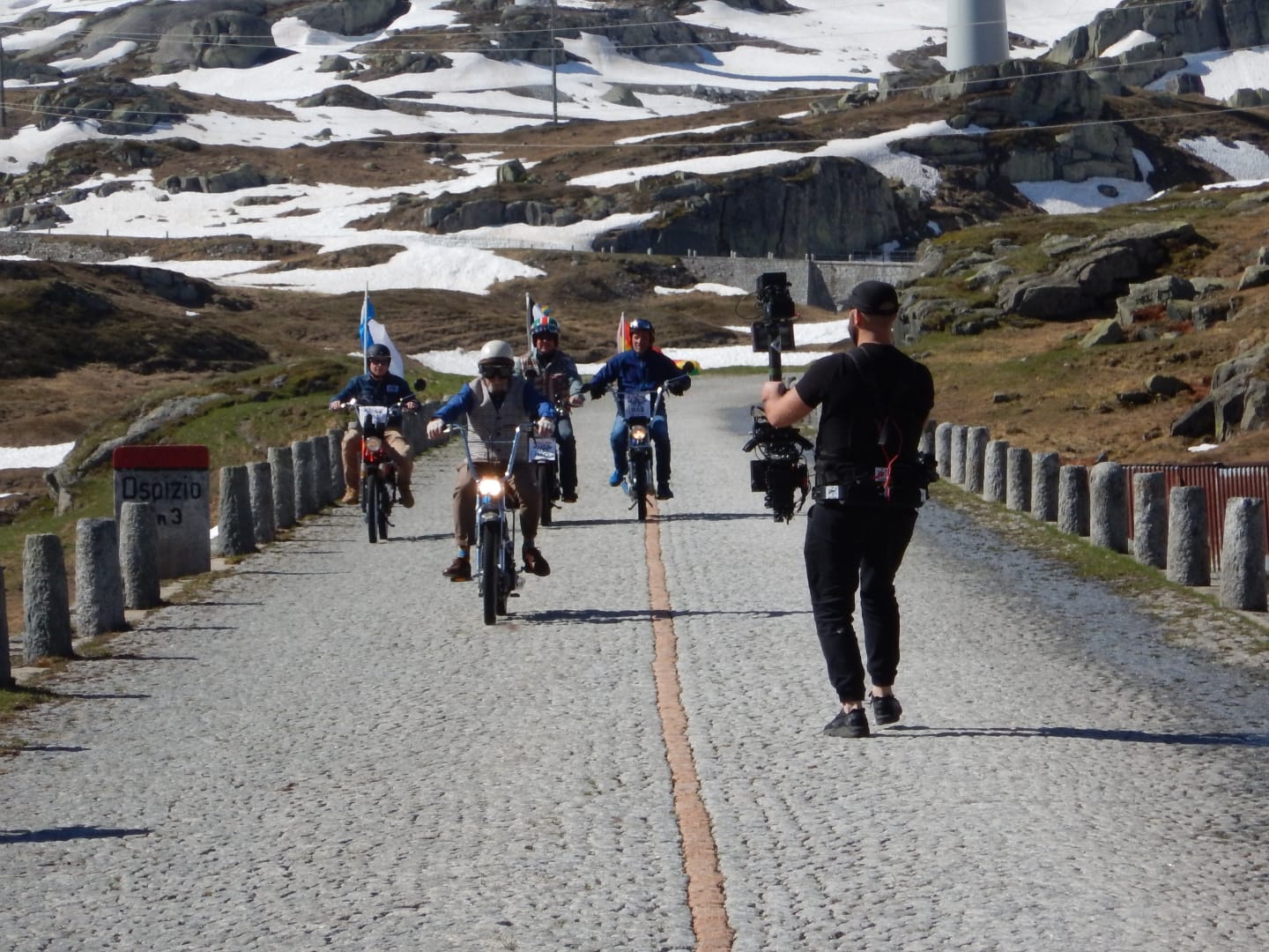 12. Red Bull Alpenbrevet – 1400 Töffli … 107 Pässe